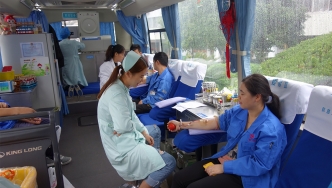 2017年，新藝組織員工無(wú)償獻(xiàn)血活動(dòng)